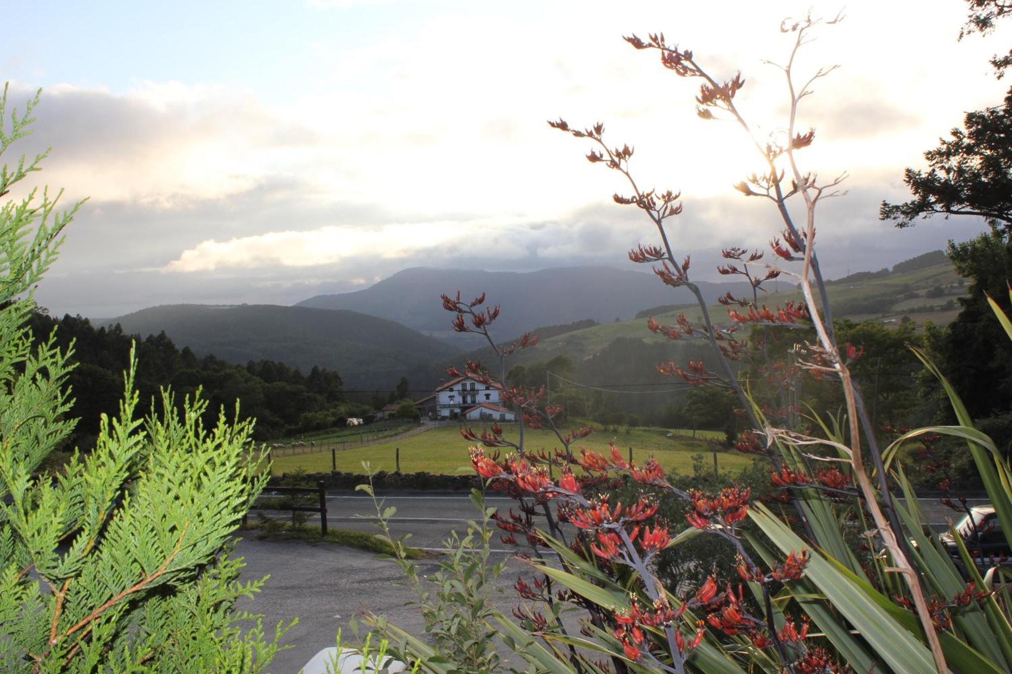 Manuko Benta Guest House Bermeo Exterior photo