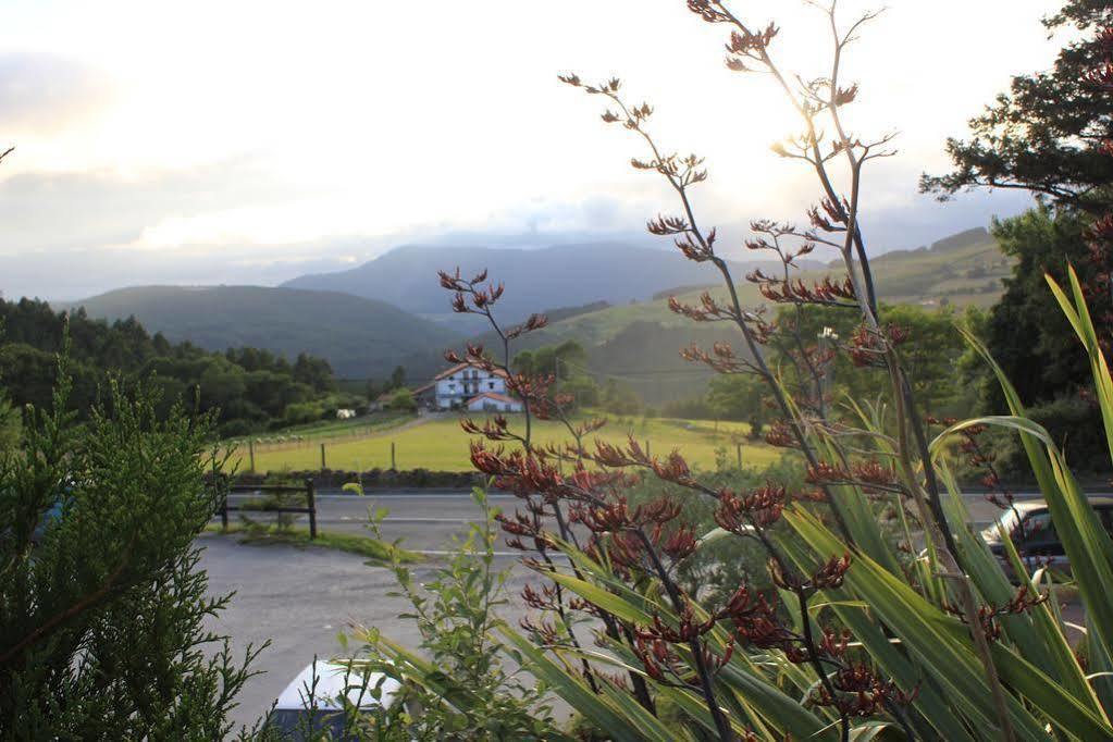 Manuko Benta Guest House Bermeo Exterior photo